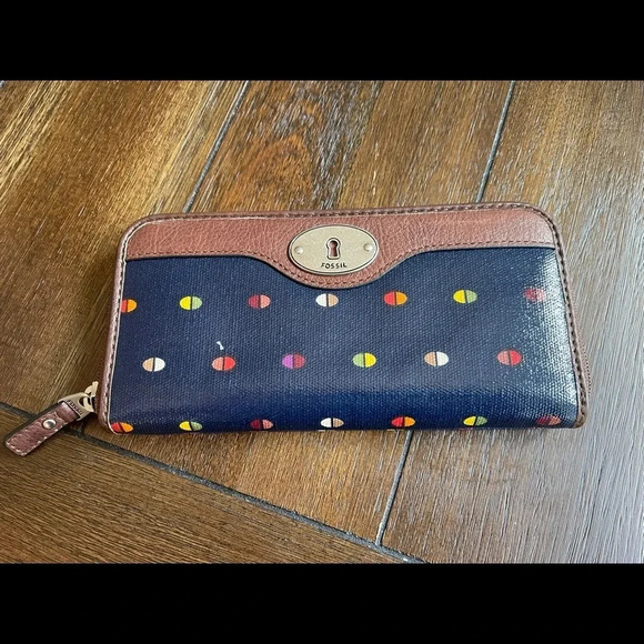 NWOT Fossil wallet - Picture 4 of 9